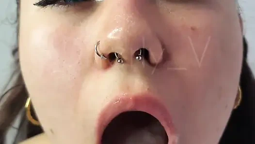 Arkadaşımın kız arkadaşı spermimi seviyor, hepsini yutuyor