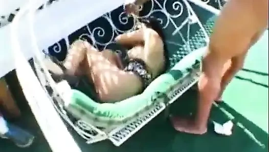 Büyük memeli ateşli zenci piliç ıslak amcığını sert siktiriyor