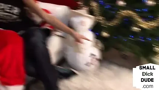 Bigboobed femdoms asılarak santas mikro penis