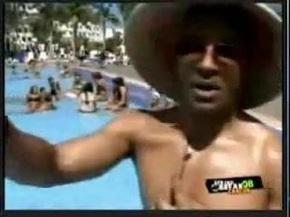 Yakalanmadan havuza nasıl çiş yapılır?