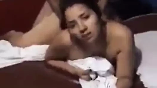 Corno filmando a esposa com outro homem