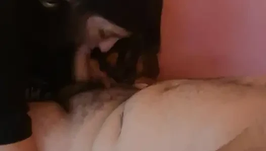 Amatör çift emiyor ve sikişiyor
