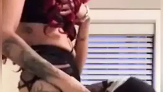 Büyük koyun eti emmek