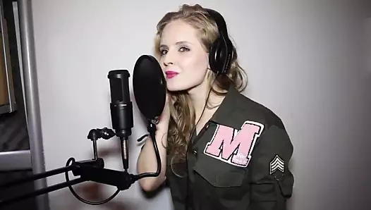 Olga Kalicka i jej seksowne usta podczas spiewania