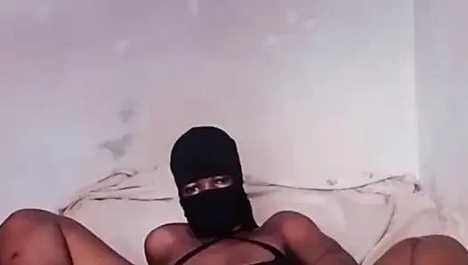 Islak sıkı amcık dildoyla sikiliyor
