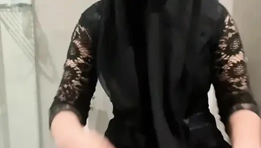 Seksi Beyaz Kebaya Hijablı Kız Tuvalette Oynuyor, Ta Ki Sıçrayana Kadar