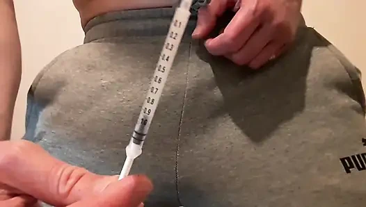 Bu kullanılmış prezervatifi parkta buldum - kurtardı ve deliğimi dölle doldurdu