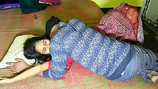 ASSAM DESI ATEŞLI YENI EVLI KADıN PARNITA MUTFAKTA SEKS YAPıYOR