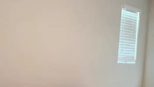 İri güzel kadın amını yediriyor ve sonra kocasının yarağını ağzına alıyor