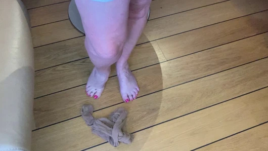 Bayan olgun ayaklar gerçek bir azdırma