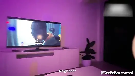 İçeride değil! Spor salonundan sonra komşumu ziyaret ettim ve sonunda seks yaptık