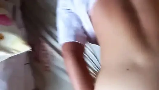 Kız yine götünü domaltıyor