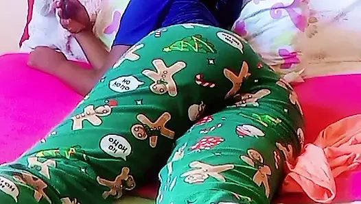 Ateşli porno izlerken mastürbasyon yapıyor, ev yapımı