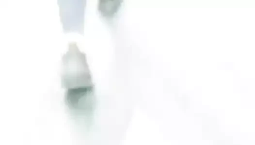 Güzel göt kolaja yürüyor