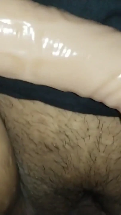 Pati'nin sikinden daha büyük dildo var kirli Hintçe konuşma | Klip 3