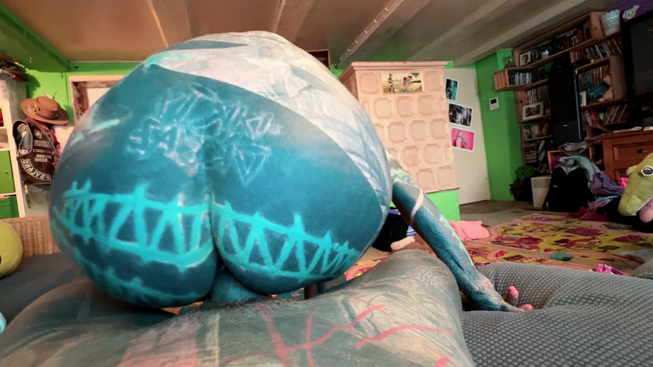 Dövmeli Kız POV Sikiş ve Krema Bitirişi
