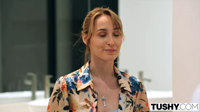 TUSHY - великолепная Kelly Collins в ее эксклюзивном анальном дебюте!