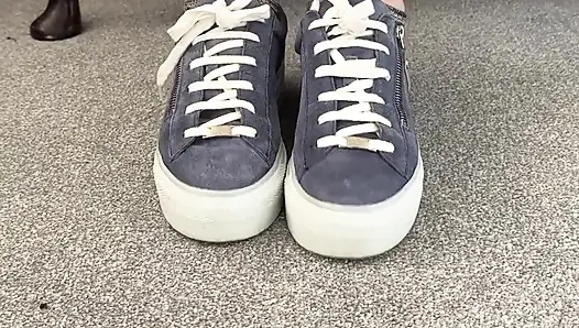 Ateşli terli ayak parmakları, benim için onları yalaman gerekiyor