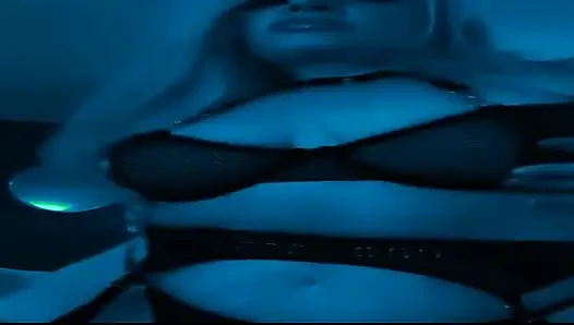 İkimizi de havaya sokacak.