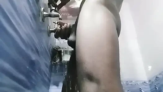 Girlfriend ko bathroom me lejakar badhiya se choda