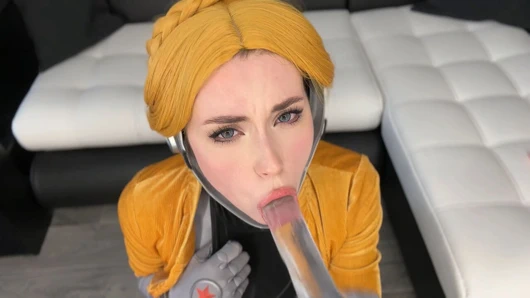 Atomik kalpli robot balerin büyük dildoyla amını sikiyor ve anal mastürbasyon yapıyor vibratör