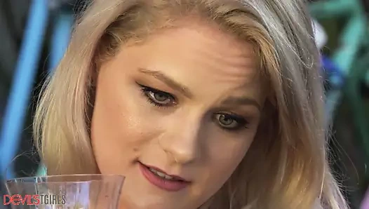 Trans jenny çiçekleri en iyi arkadaşının ilişkisini renklendiriyor