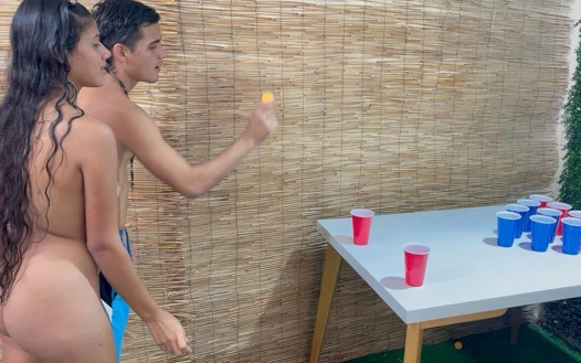 Üvey kız kardeşimi oyunda dövdüm ve götünü dölle doldurana kadar onu gerçekten sert sikiyorum.