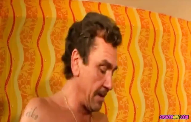 Aldatılan orta yaşlı seksi kadın - aldatan evli kadın