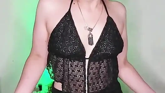 Başka bir adamla sikişmek için gavat kocama tanga seçmesini sağlıyorum!!