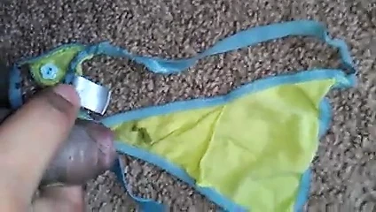 Yeğenler yeşil tanga külot üzerinde boşalmak