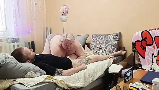 Kayınvalidemin sakso çekmesini ve yarağımdan her damlasını emmesine bayılıyorum