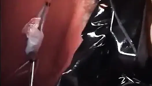 Jessica Rizzo doyumsuz bir evli kadın olarak iki sahnede