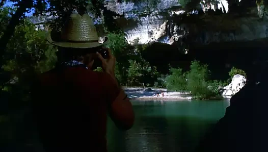 Jennifer connelly ve debra cole sıcak noktada