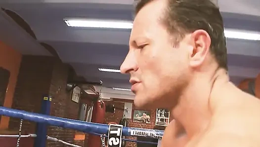 Hatunlar azgın sahne 2_busty sarışın bebek spor salonunda kişisel antrenörüyle sikişiyor