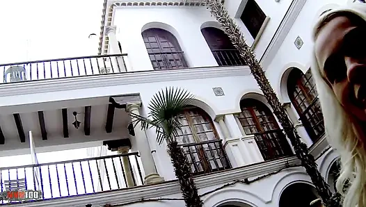 Cindy Sun - lezzetli küçük Fin turistin götü ormanda sikiliyor