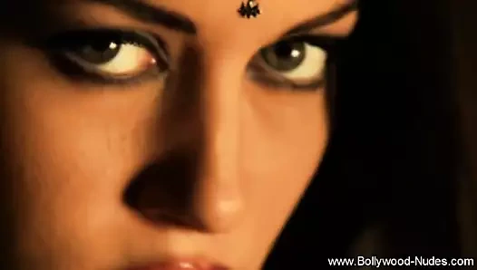 Hindistan'dan dans eden kraliçe