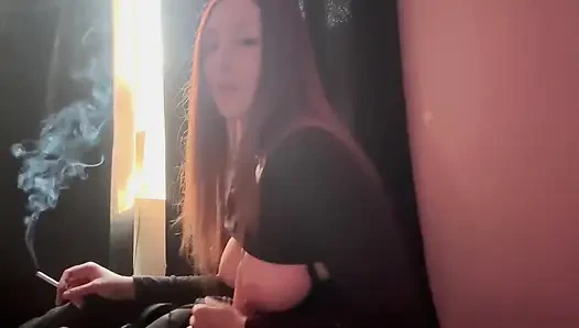 Sigara içen büyük göğüsler dildo oyunu