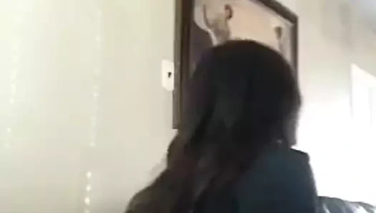 Büyük popo esmer zıplayan üzerinde horoz