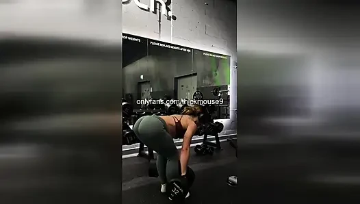 Sıkı genç kızın amcığı büyük yarakla geriliyor - tiktok'ta canlı!