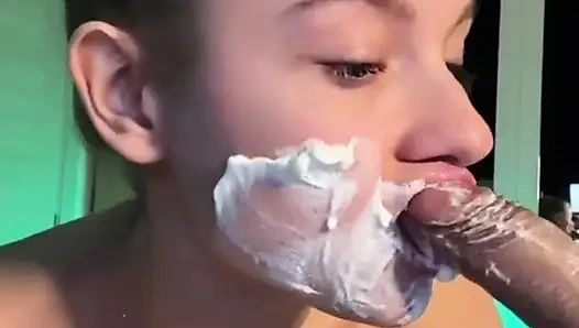 Çok fazla krem ile seksi oral seks