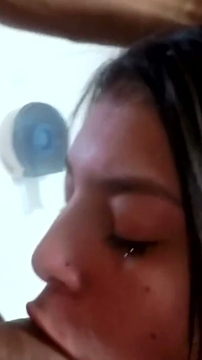 Yüzünden Sikilen Latina Gag Refleksini Beyaz Sikle Test Ediyor | Bölüm 1