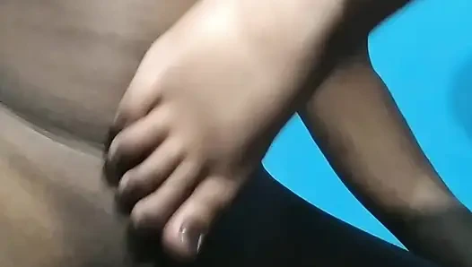 52 yaşındaki olgun seksi ayaklarımı oynuyorum.