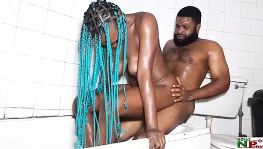 En iyi Afrikalı banyoda seks (devamı)