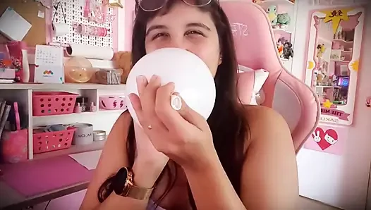 Kabarık yanaklar balon üfleme - tavşan delisi