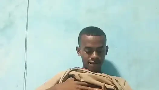 Mastürbasyon yapıyor ve sonra komşu geliyor