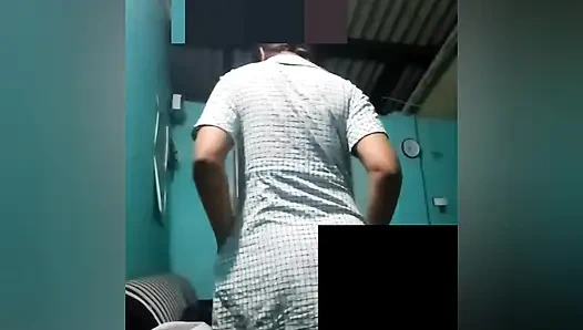 Arkadaşımla seksi görüntülü görüşme wtsup çağrısı ve puaay ve tam çıplak mallylu karısını parmaklıyor