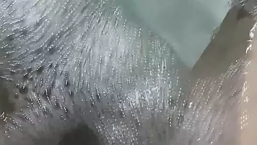 Kaltak kamerada amını gösteriyor.