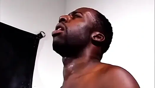 Siyah adamlar götte büyük siyah yarağı seviyor... göte boşalma