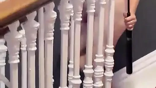Otel merdivenlerinde çıplak gece yürüyüşü
