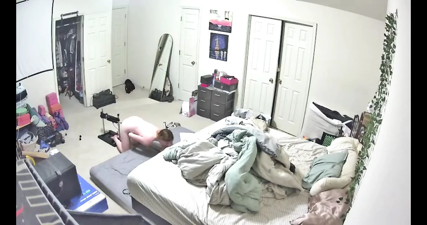 Mom caught using huge fuck machine